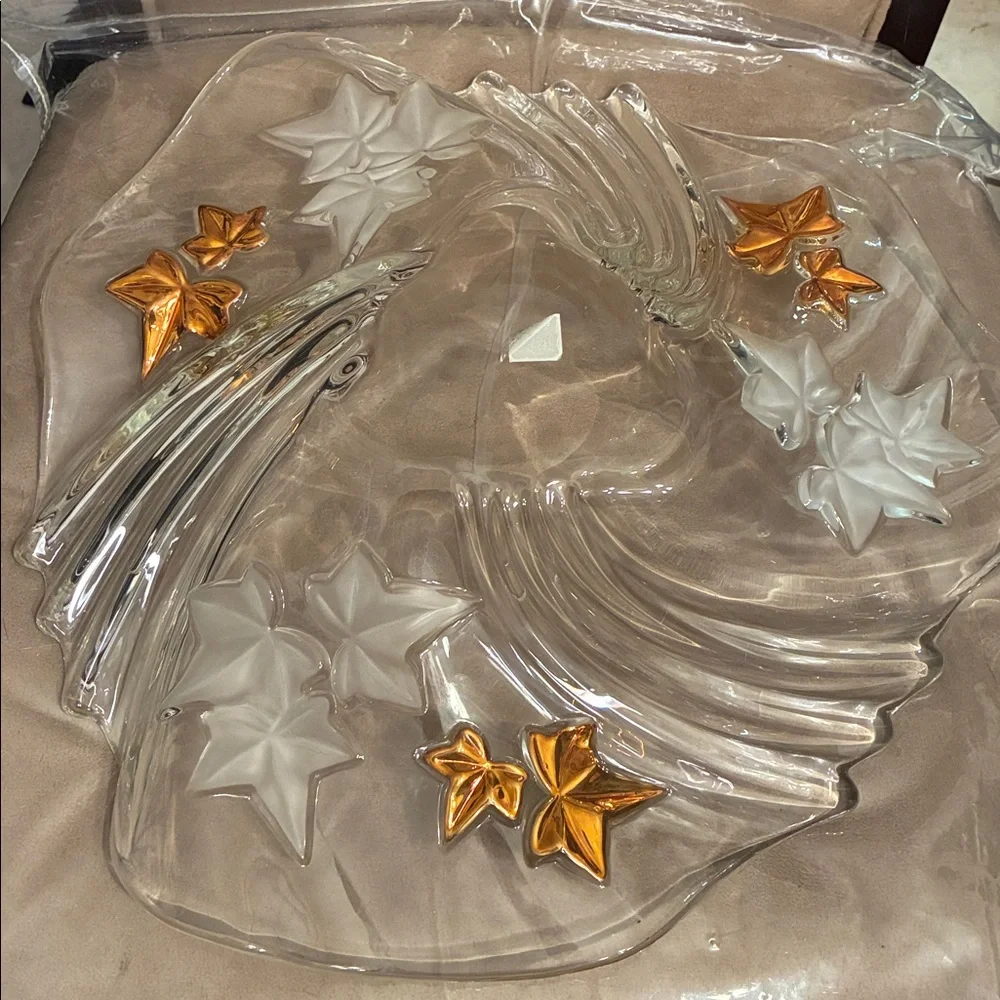Elegant Glass Serving Platter with Gold Accents - Picture 4 of 4
